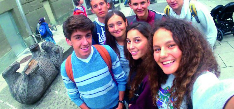 Scoprite la Svizzera con altri giovani Svizzeri all’estero e fate nuove amicizie
