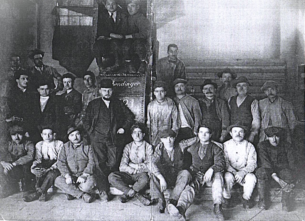 Federigo Gebendinger. Una delle prime squadre nell’officina (1921)